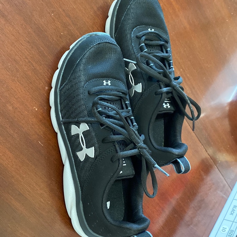 Boys UA Tennis Shoes